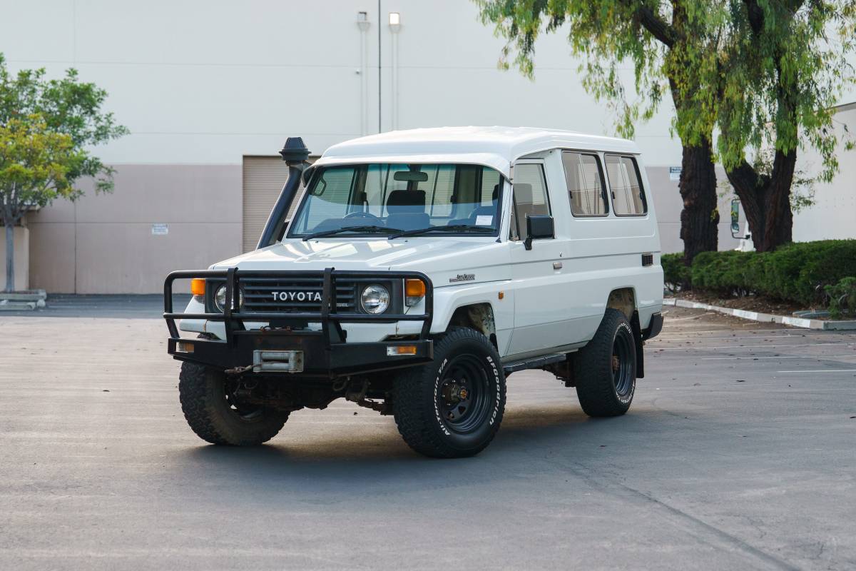 Toyota-land-cruiser-troop-carrier-troopy-hzj75-die-1994-white-2