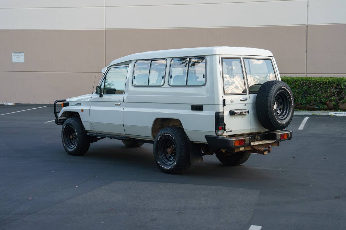 Toyota-land-cruiser-troop-carrier-troopy-hzj75-die-1994-white-22