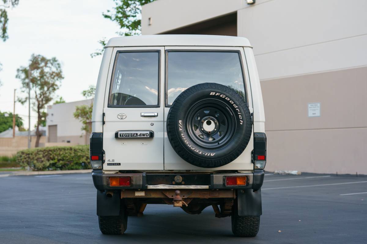 Toyota-land-cruiser-troop-carrier-troopy-hzj75-die-1994-white-3