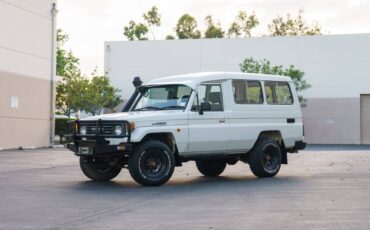 Toyota-land-cruiser-troop-carrier-troopy-hzj75-die-1994-white