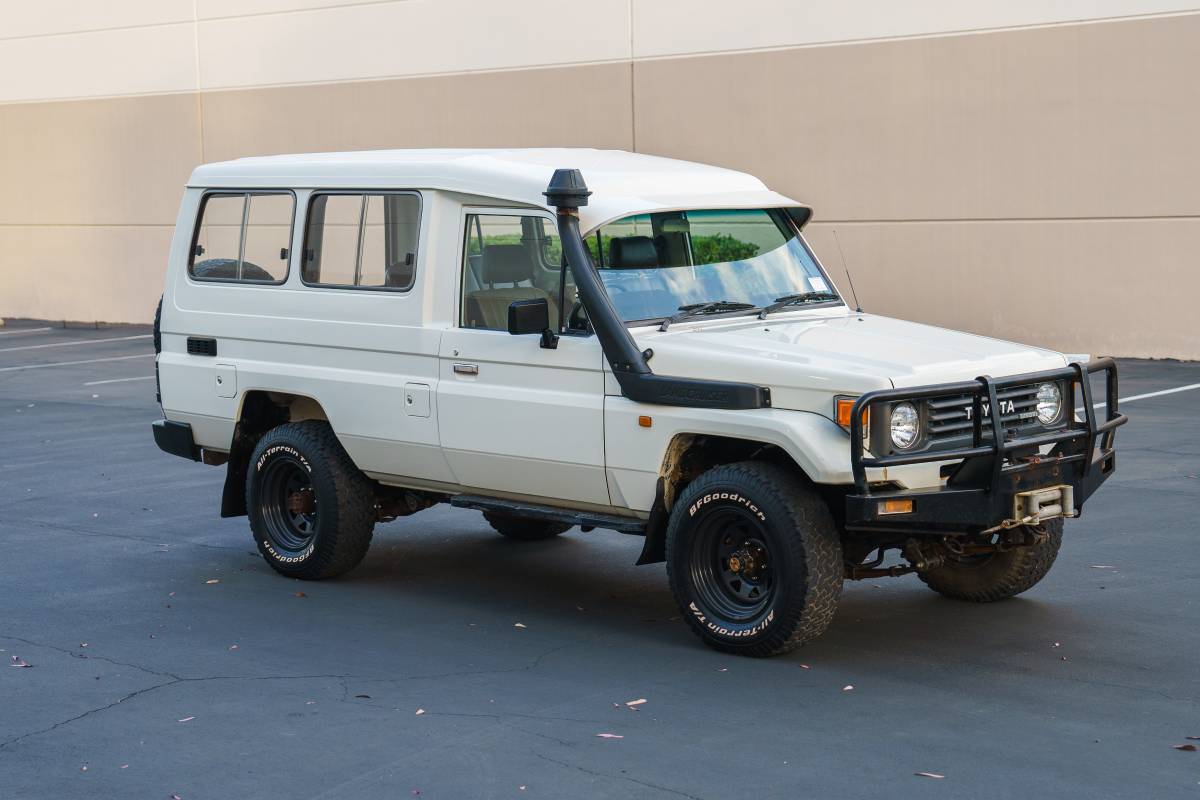 Toyota-land-cruiser-troop-carrier-troopy-hzj75-die-1994-white-4