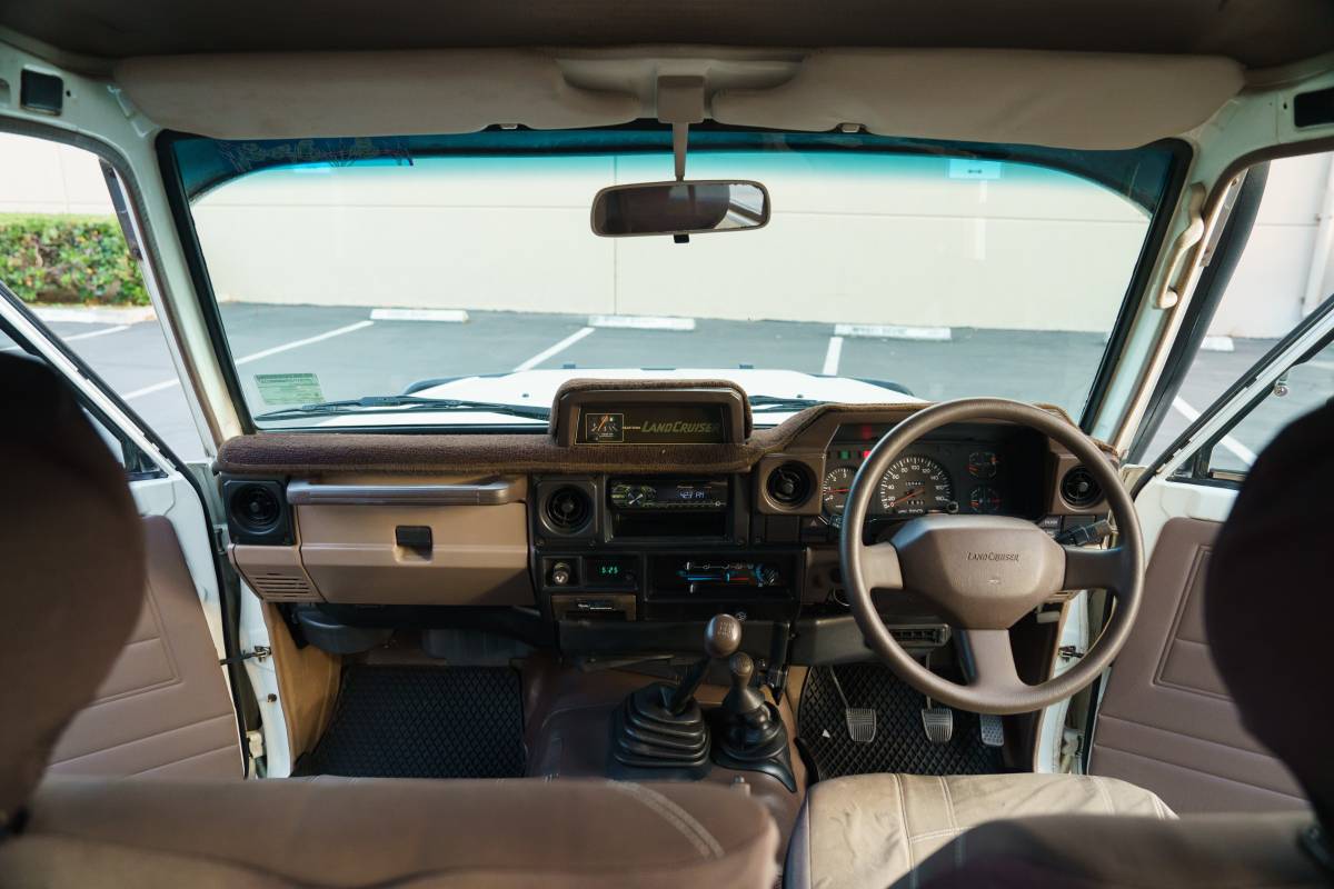 Toyota-land-cruiser-troop-carrier-troopy-hzj75-die-1994-white-6