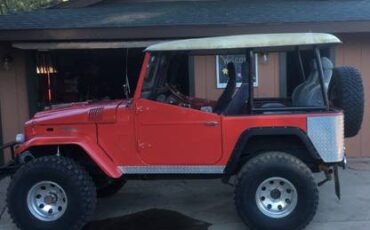 Toyota-landcruiser-1970-red