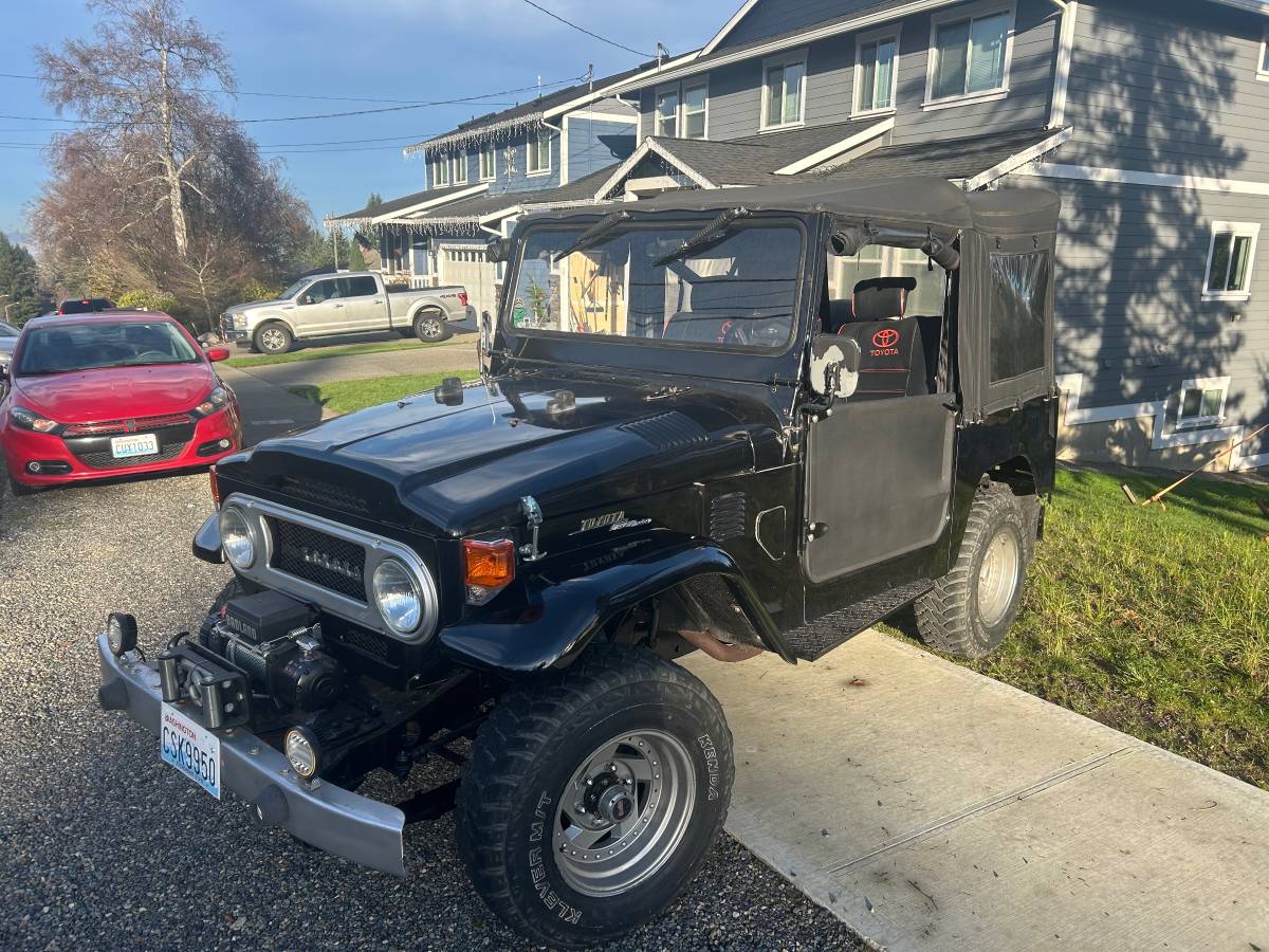 Toyota-landcruiser-1972-black-1
