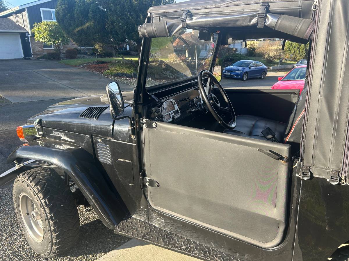 Toyota-landcruiser-1972-black-6