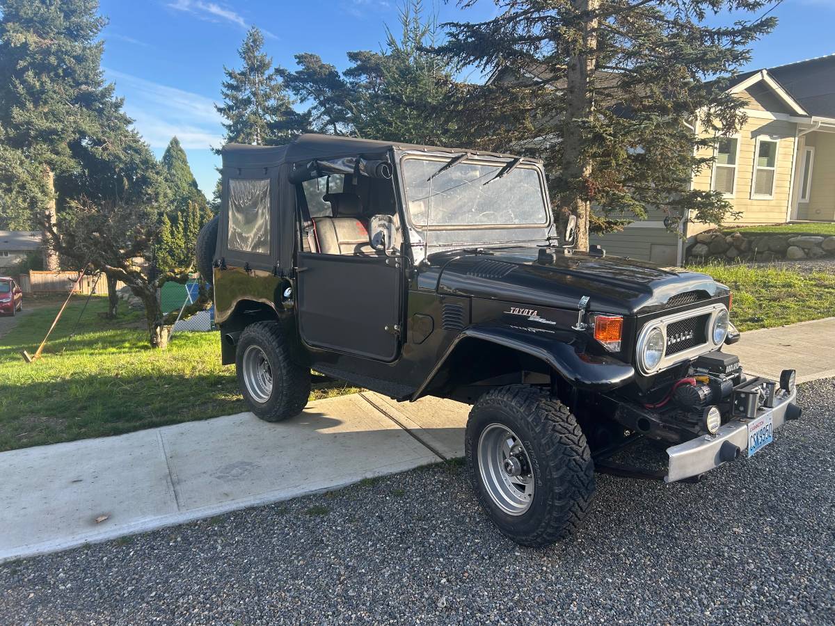 Toyota-landcruiser-1972-black