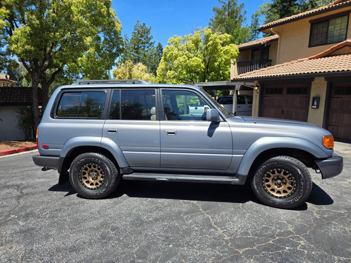 Toyota-landcruiser-1996-blue-1