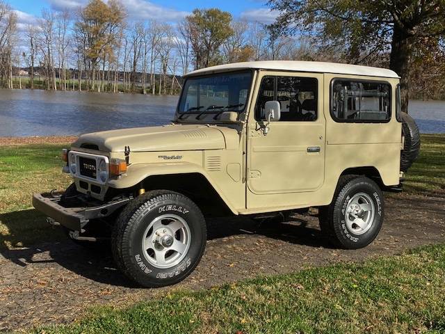 Toyota-landcruiser-bj42-diesel-1982-white-1