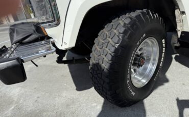 Toyota-landcruiser-diesel-1988-white-1