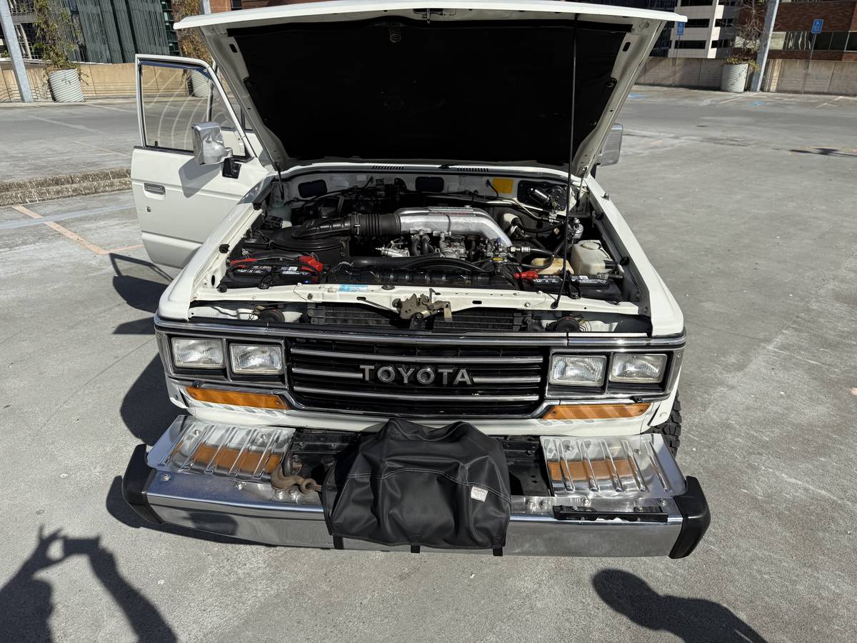 Toyota-landcruiser-diesel-1988-white-12