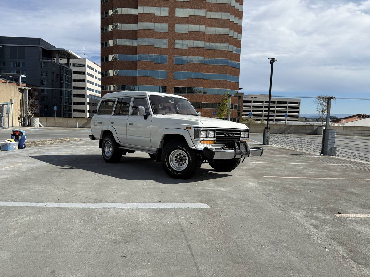 Toyota-landcruiser-diesel-1988-white-13