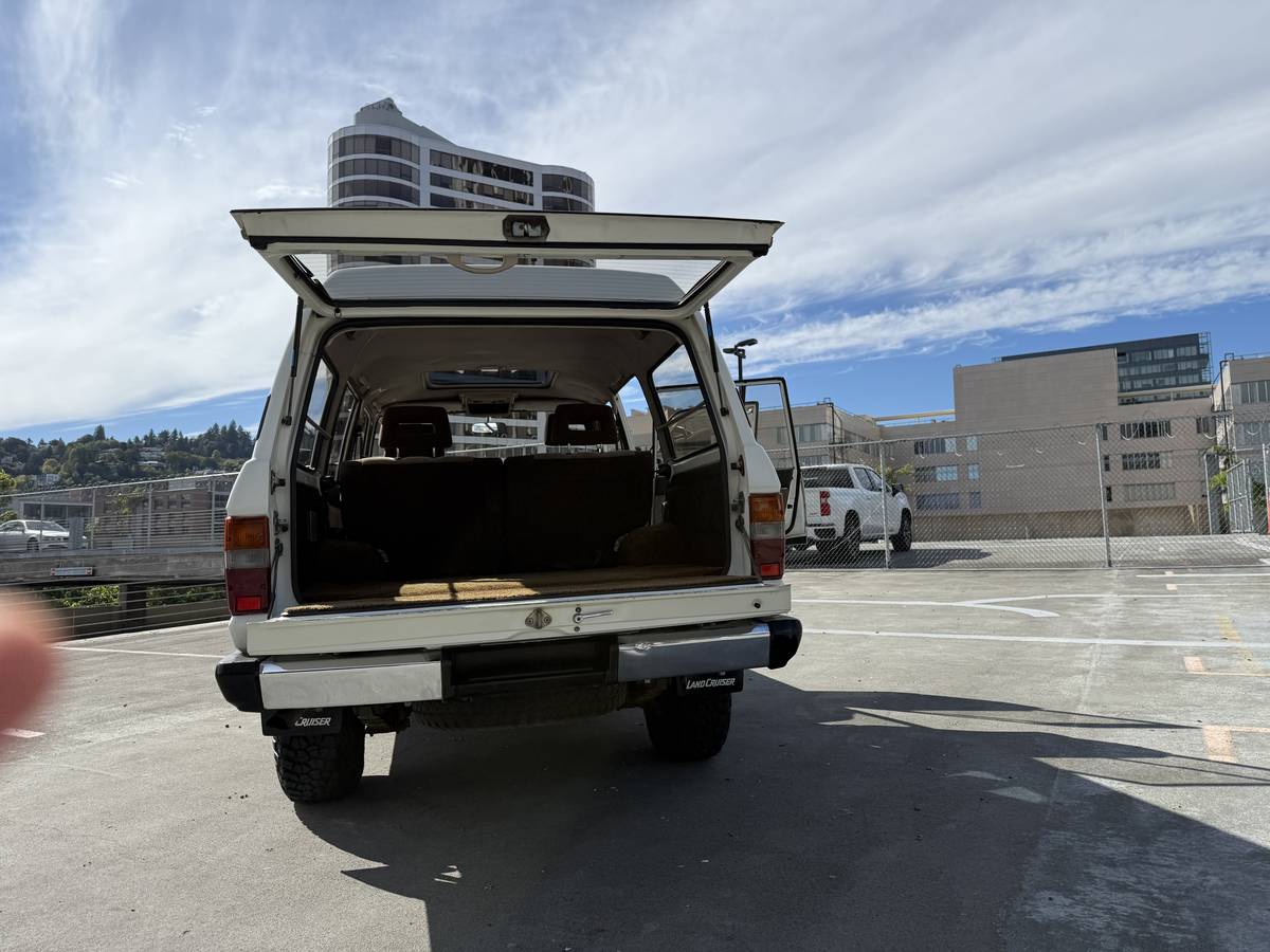 Toyota-landcruiser-diesel-1988-white-15