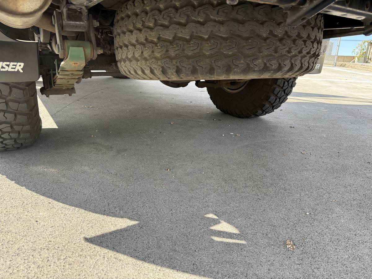 Toyota-landcruiser-diesel-1988-white-19