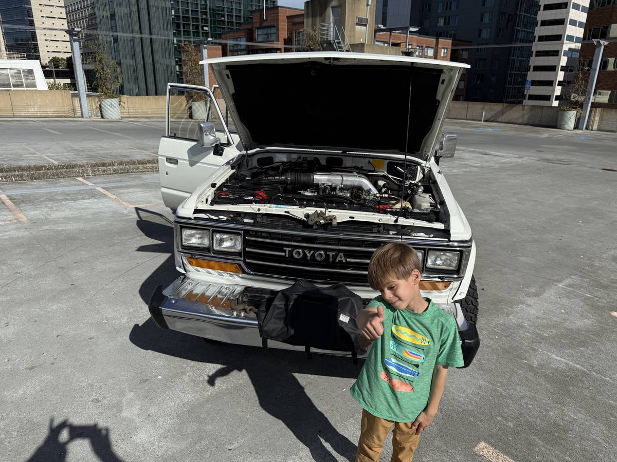 Toyota-landcruiser-diesel-1988-white-22