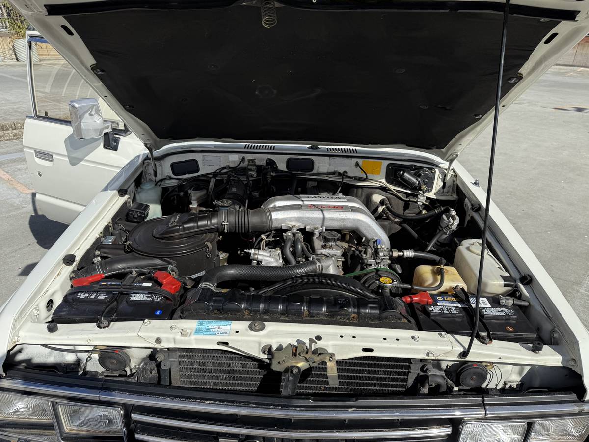 Toyota-landcruiser-diesel-1988-white-3