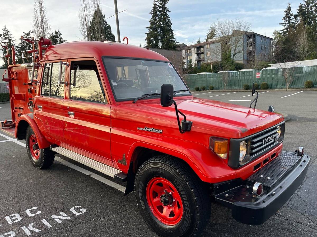 Toyota-landcruiser-prado-diesel-1995-red-1