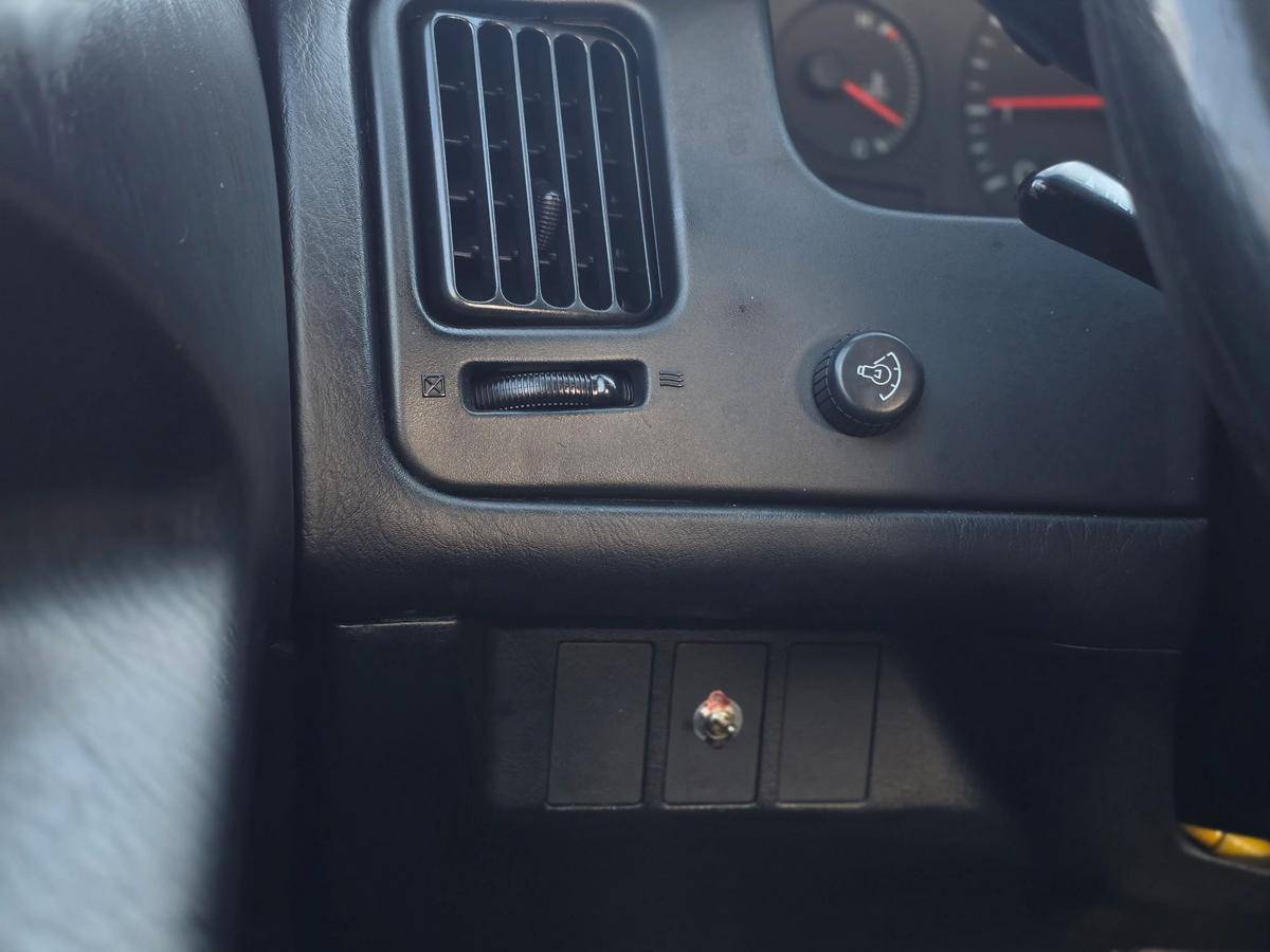 Toyota-mr2-1991-red-3