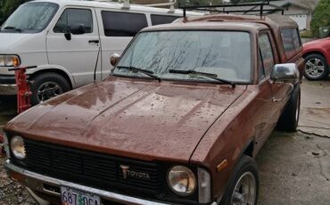 Toyota-pick-up-1980-brown-1