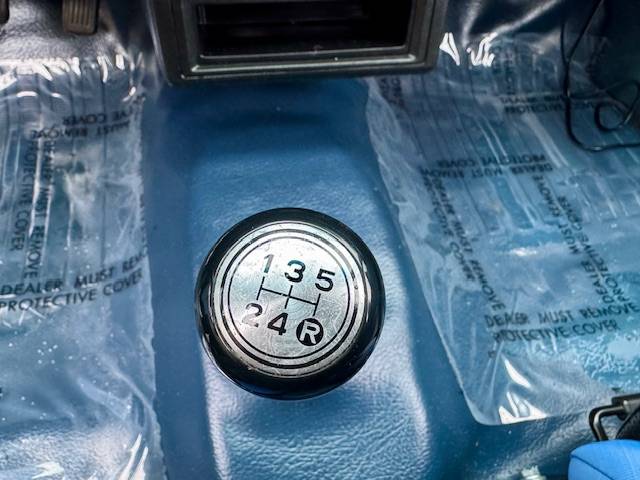 Toyota-pick-up-1984-blue-1