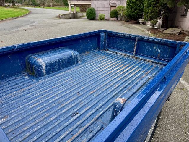 Toyota-pick-up-1984-blue-13