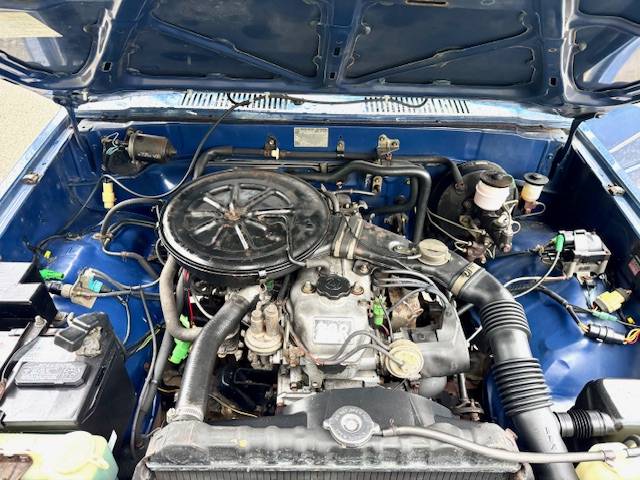 Toyota-pick-up-1984-blue-15