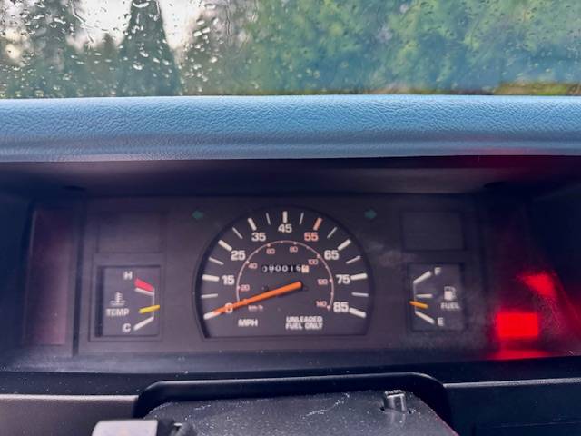 Toyota-pick-up-1984-blue-3