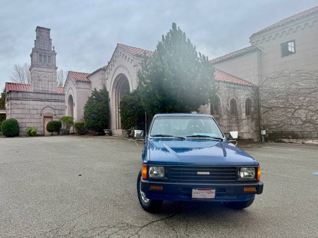 Toyota-pick-up-1984-blue-5