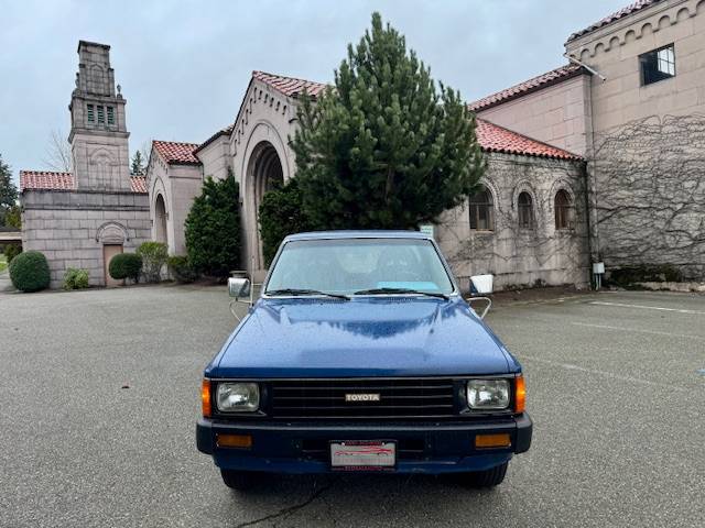Toyota-pick-up-1984-blue-6