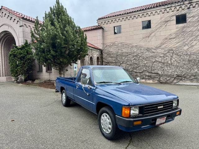 Toyota-pick-up-1984-blue-7
