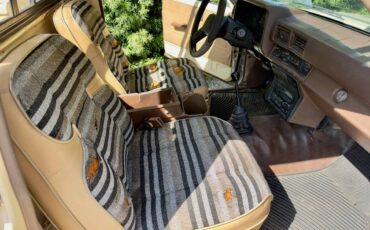 Toyota-pick-up-1985-yellow-2