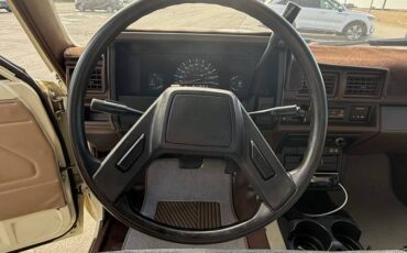 Toyota-pick-up-1986-yellow-10