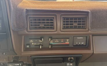 Toyota-pick-up-1986-yellow-11