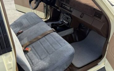 Toyota-pick-up-1986-yellow-13