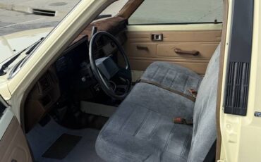 Toyota-pick-up-1986-yellow-14