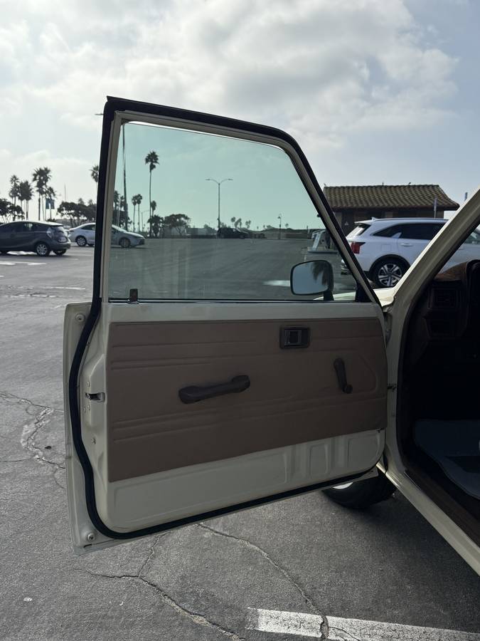 Toyota-pick-up-1986-yellow-15