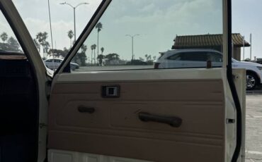 Toyota-pick-up-1986-yellow-16