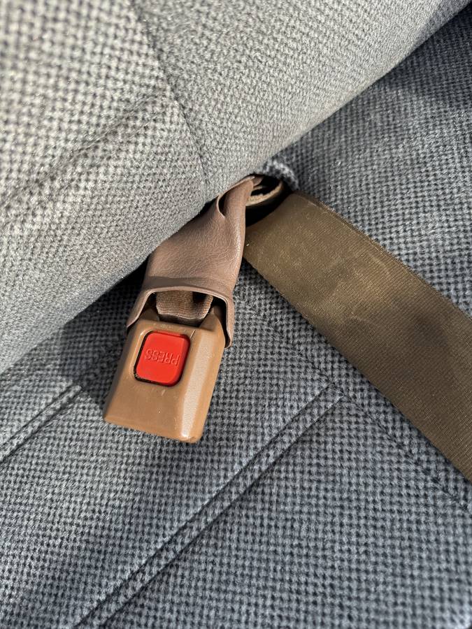 Toyota-pick-up-1986-yellow-17