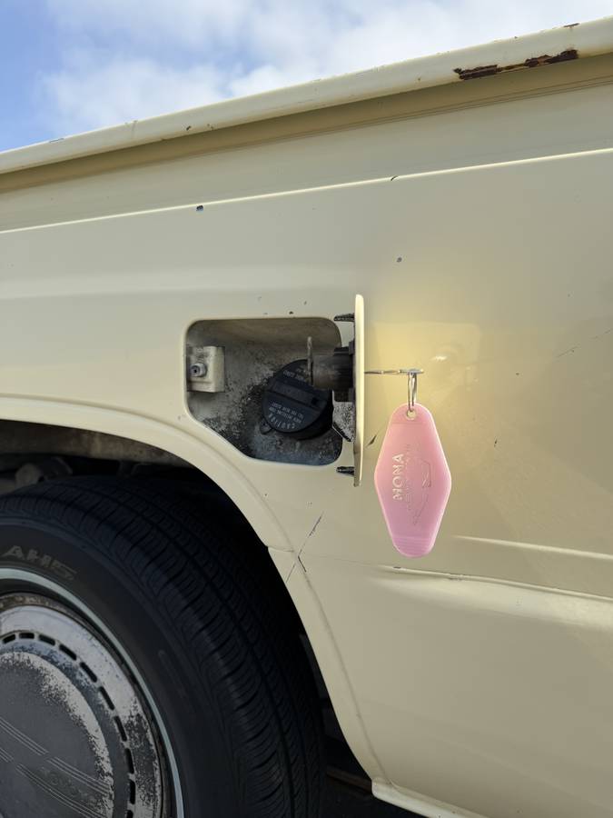 Toyota-pick-up-1986-yellow-18