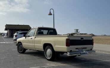 Toyota-pick-up-1986-yellow-20