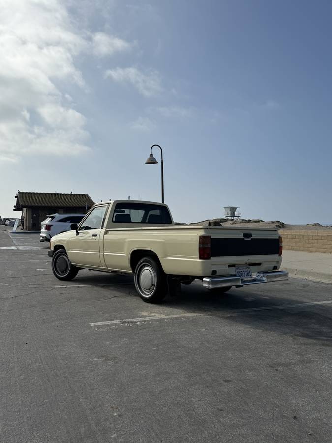 Toyota-pick-up-1986-yellow-20