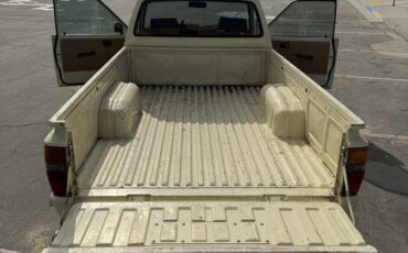 Toyota-pick-up-1986-yellow-21