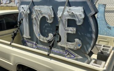 Toyota-pick-up-1986-yellow-3