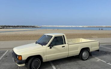 Toyota-pick-up-1986-yellow-5