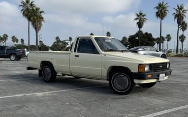Toyota-pick-up-1986-yellow-6