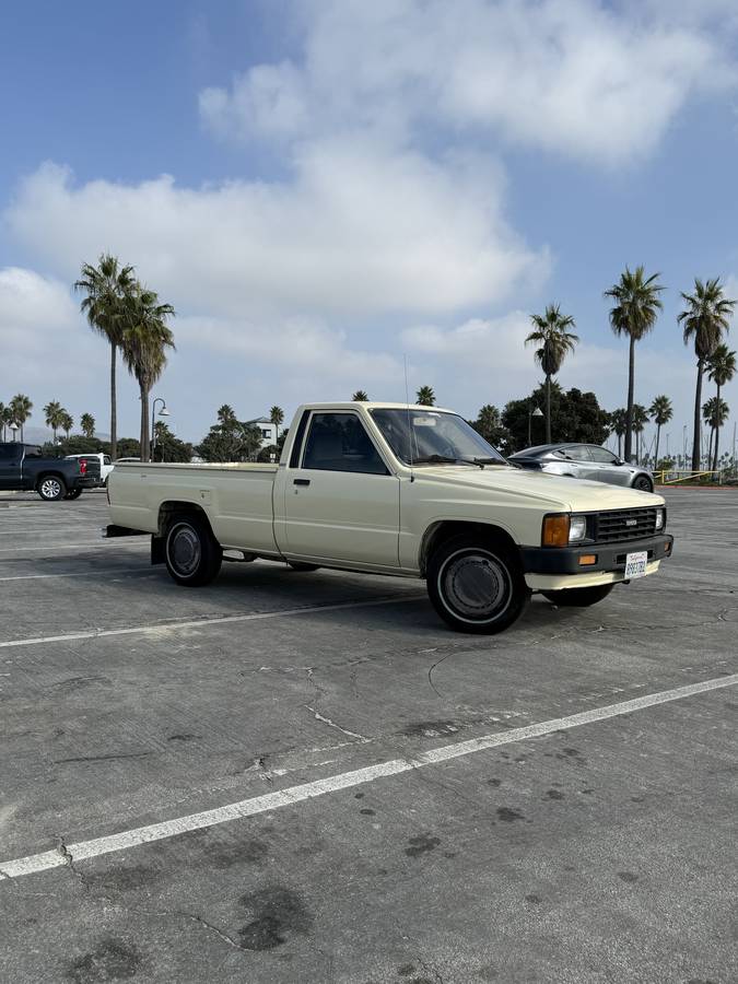 Toyota-pick-up-1986-yellow-6