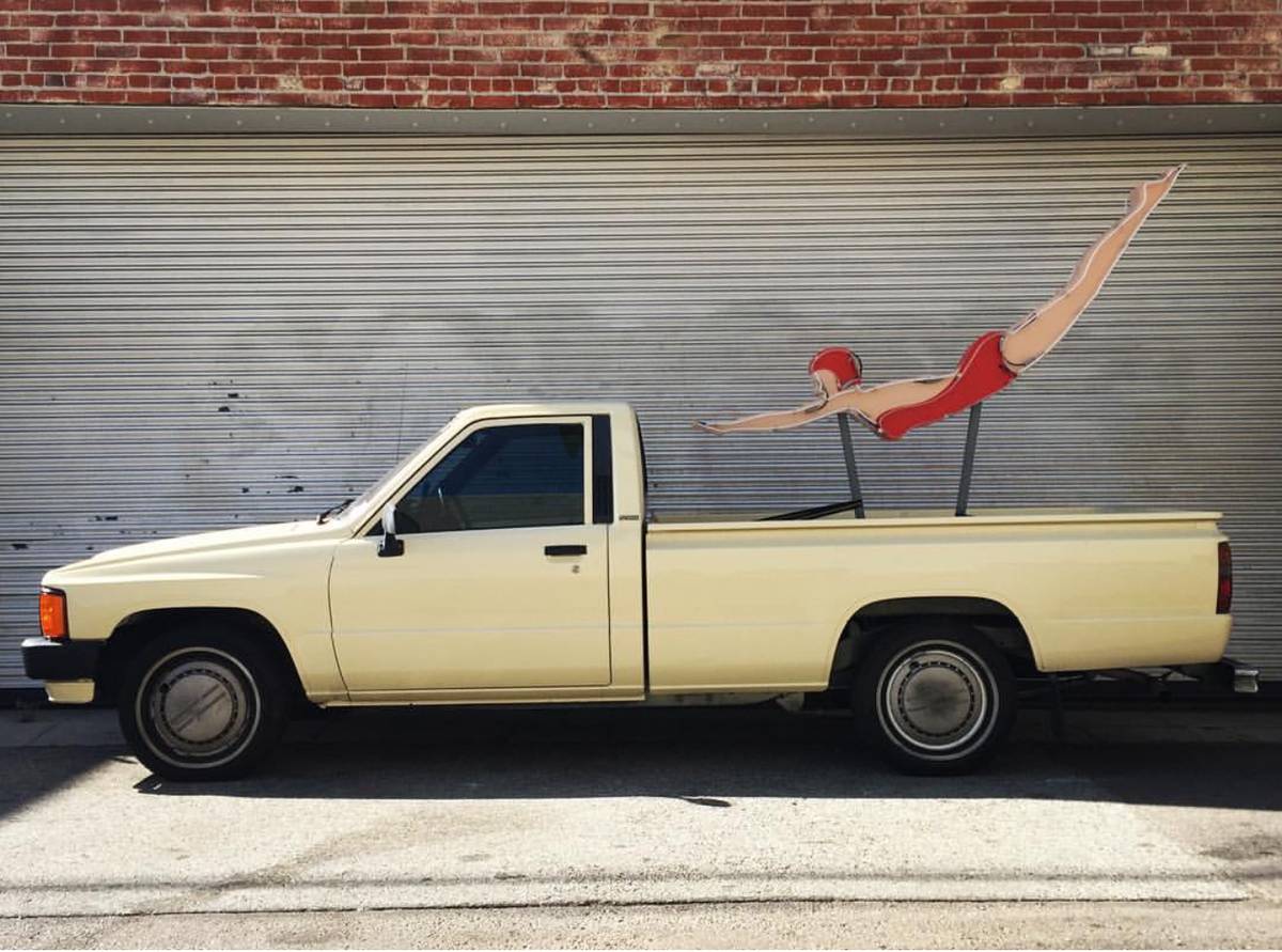 Toyota-pick-up-1986-yellow