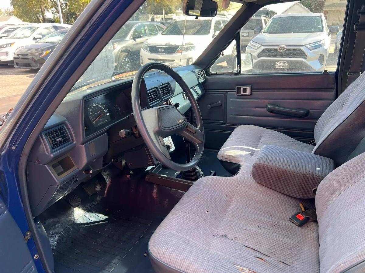 Toyota-pick-up-1987-blue-2