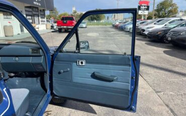 Toyota-pick-up-1987-blue-4