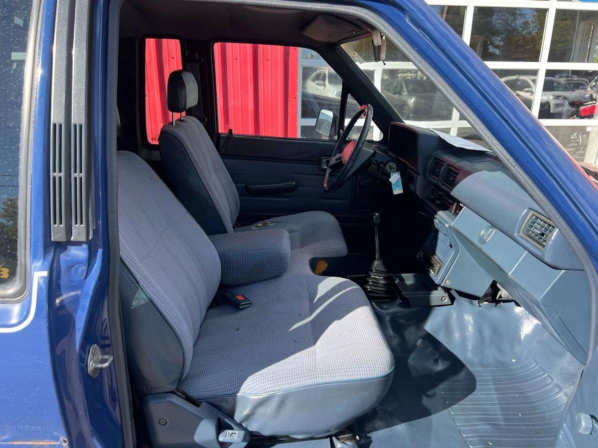 Toyota-pick-up-1987-blue-5