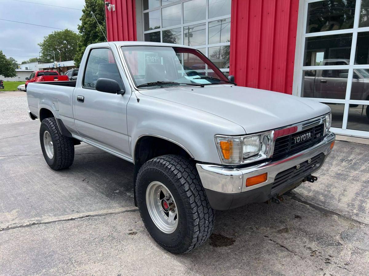 Toyota-pick-up-1989-silver-1